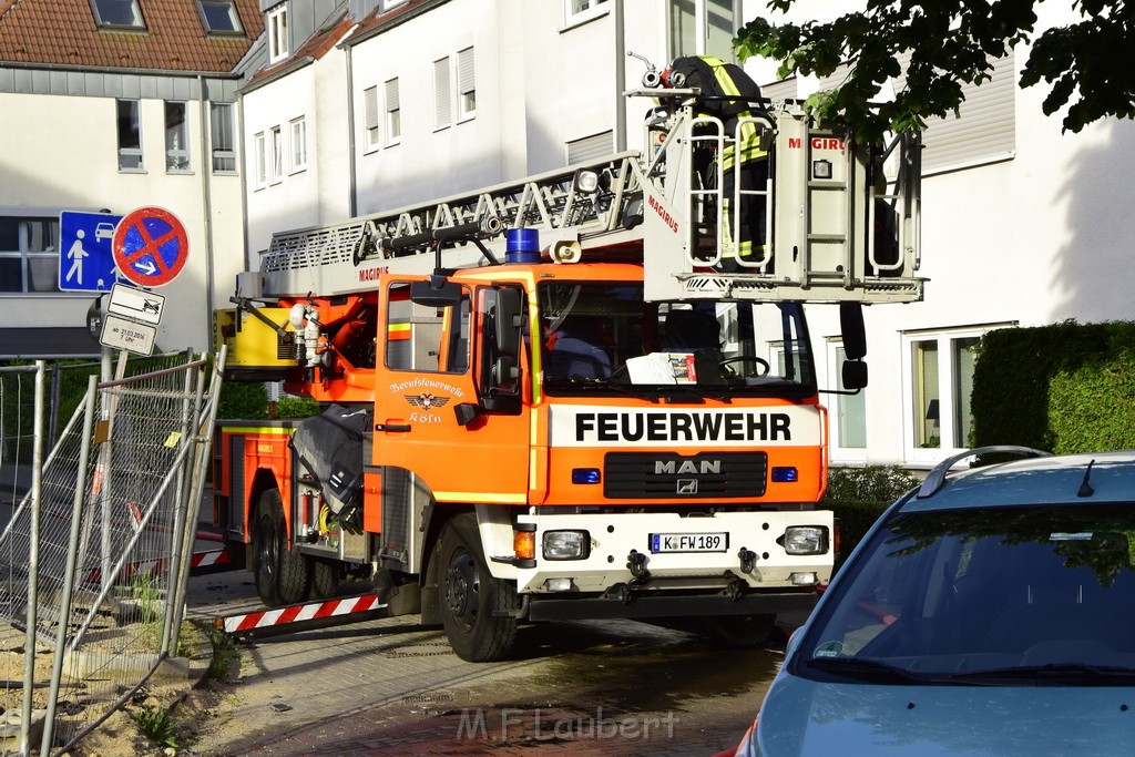 Feuer 2 Dachstuhl Koeln Dellbrueck Von der Leyen Str P196.JPG - Miklos Laubert